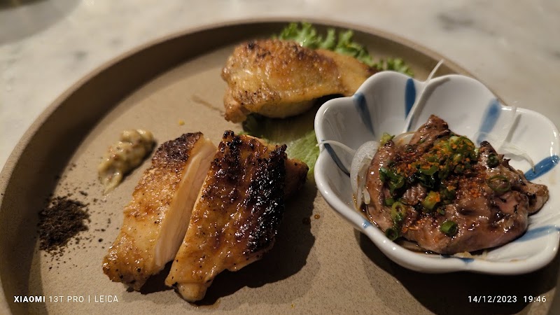 Bincho yakitori skewers on binchō-tan