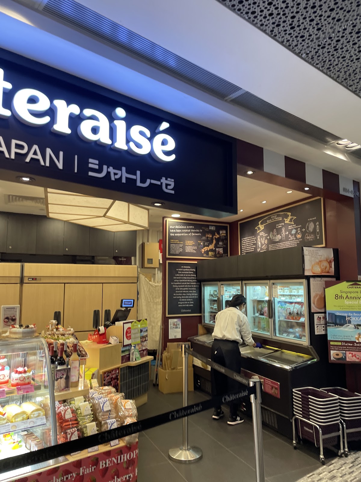 Chateraise cream puffs display