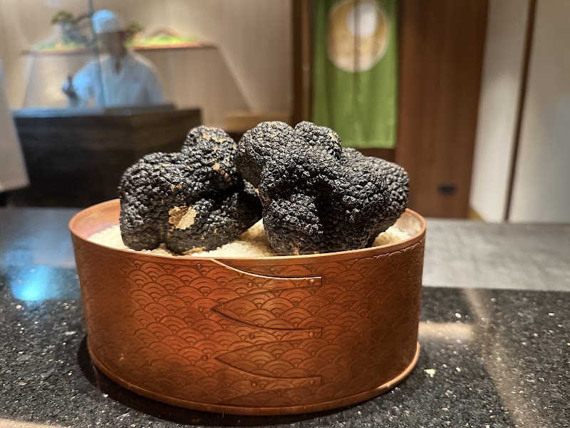 Hazuki 12-seat counter and open kitchen