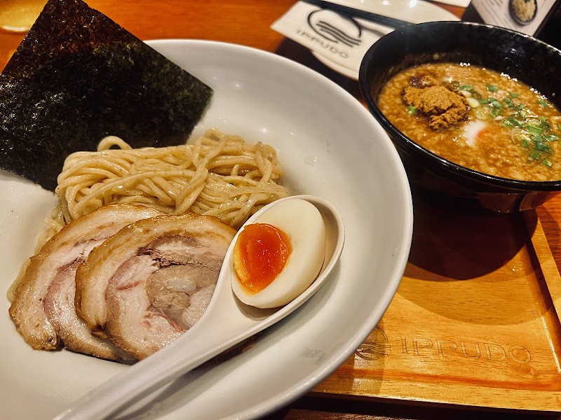 Ippudo Shiromaru Classic tonkotsu ramen