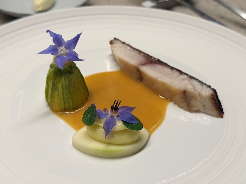 Counter seating lounge area