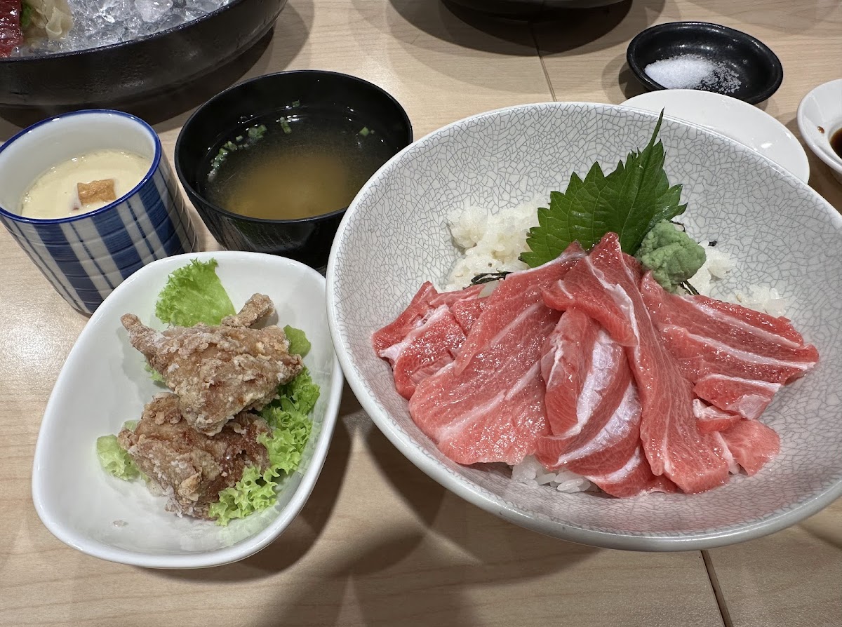 Maguro Brothers chef preparation