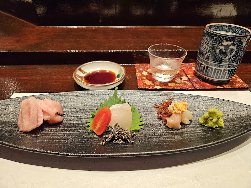 Mare Hachikyo Tsukko Meshi overflowing ikura at Palais Renaissance