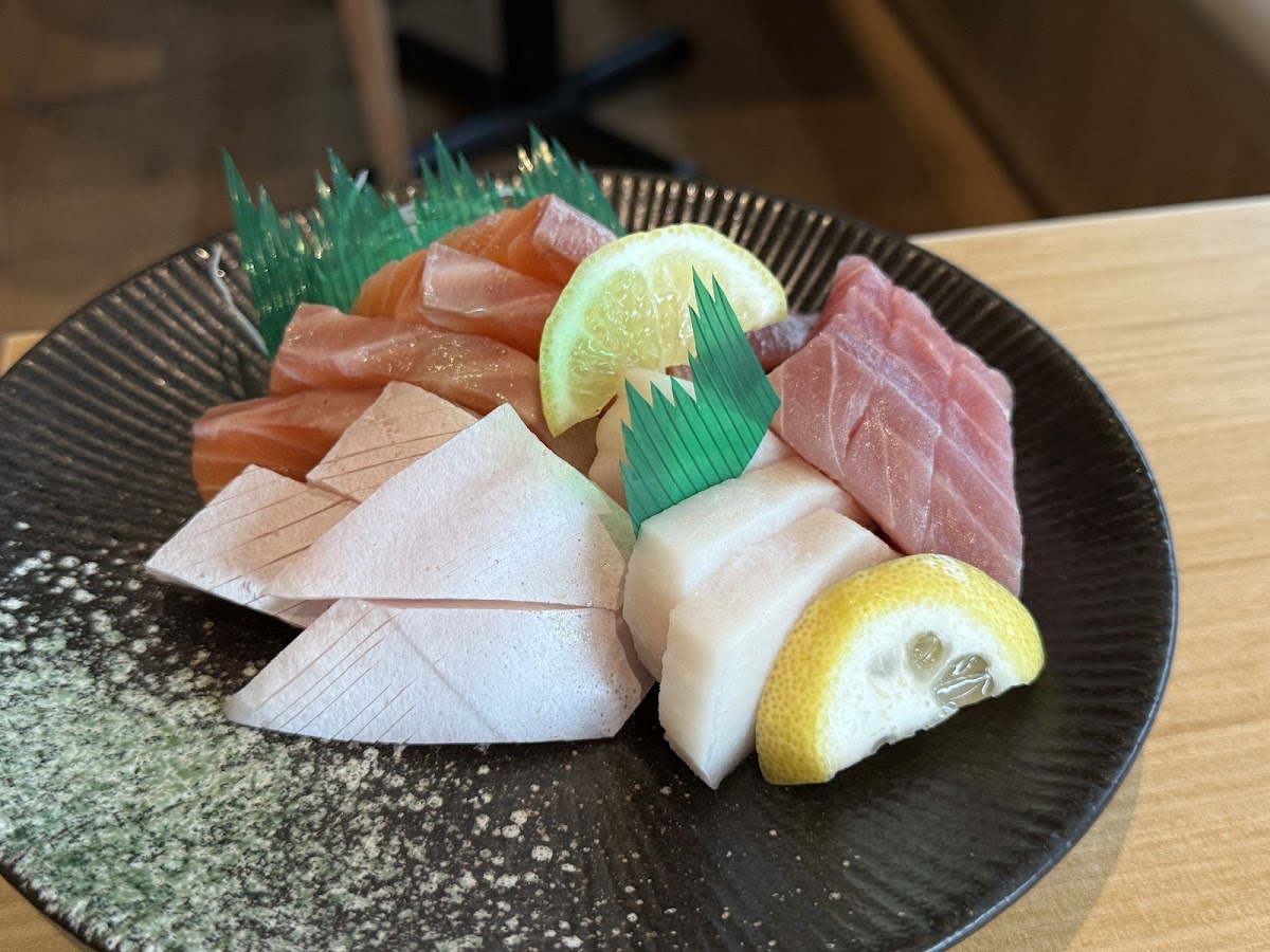 mitsuba-robertson-quay atmosphere