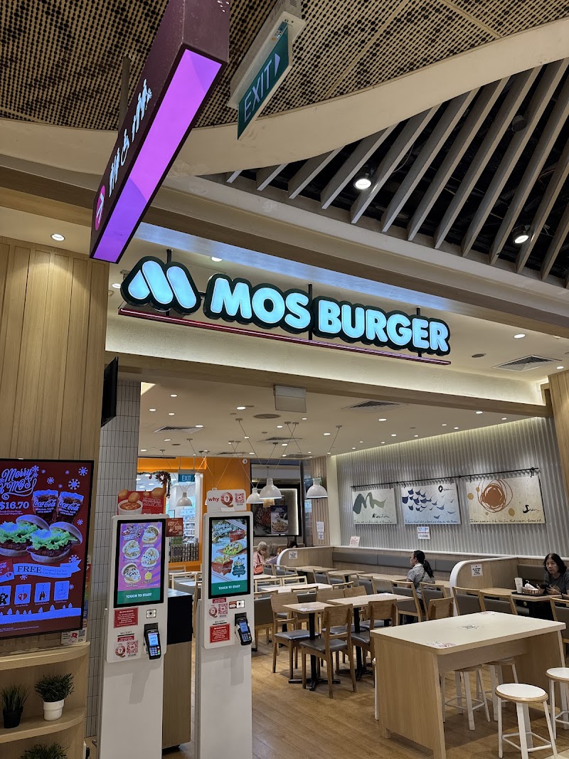 MOS Burger atmosphere