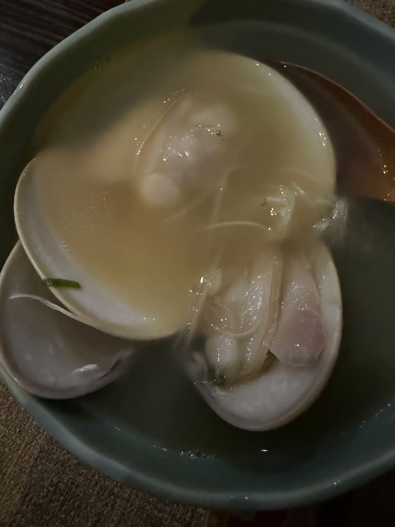 Wagyu beef melt lettuce dipping sauce