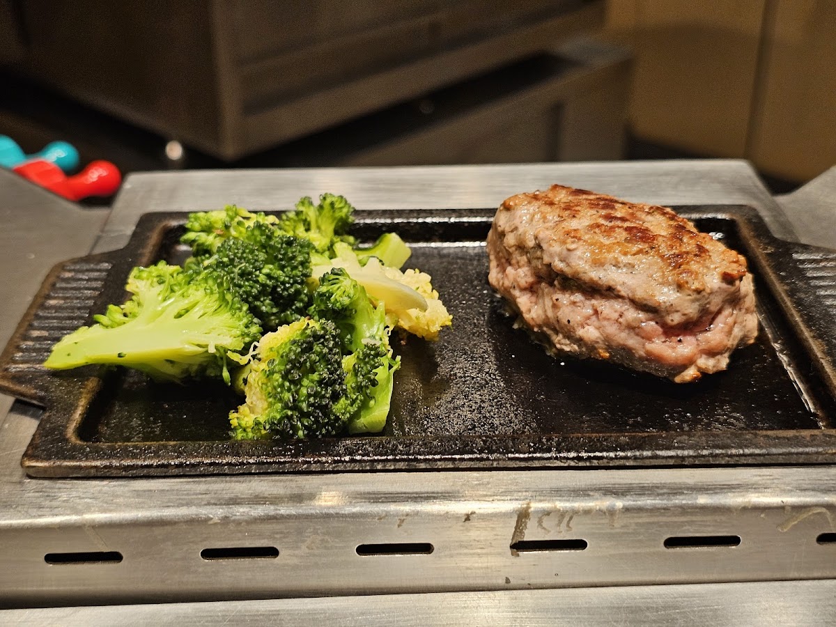 Niku Niku Oh Kome teppan counter cooking