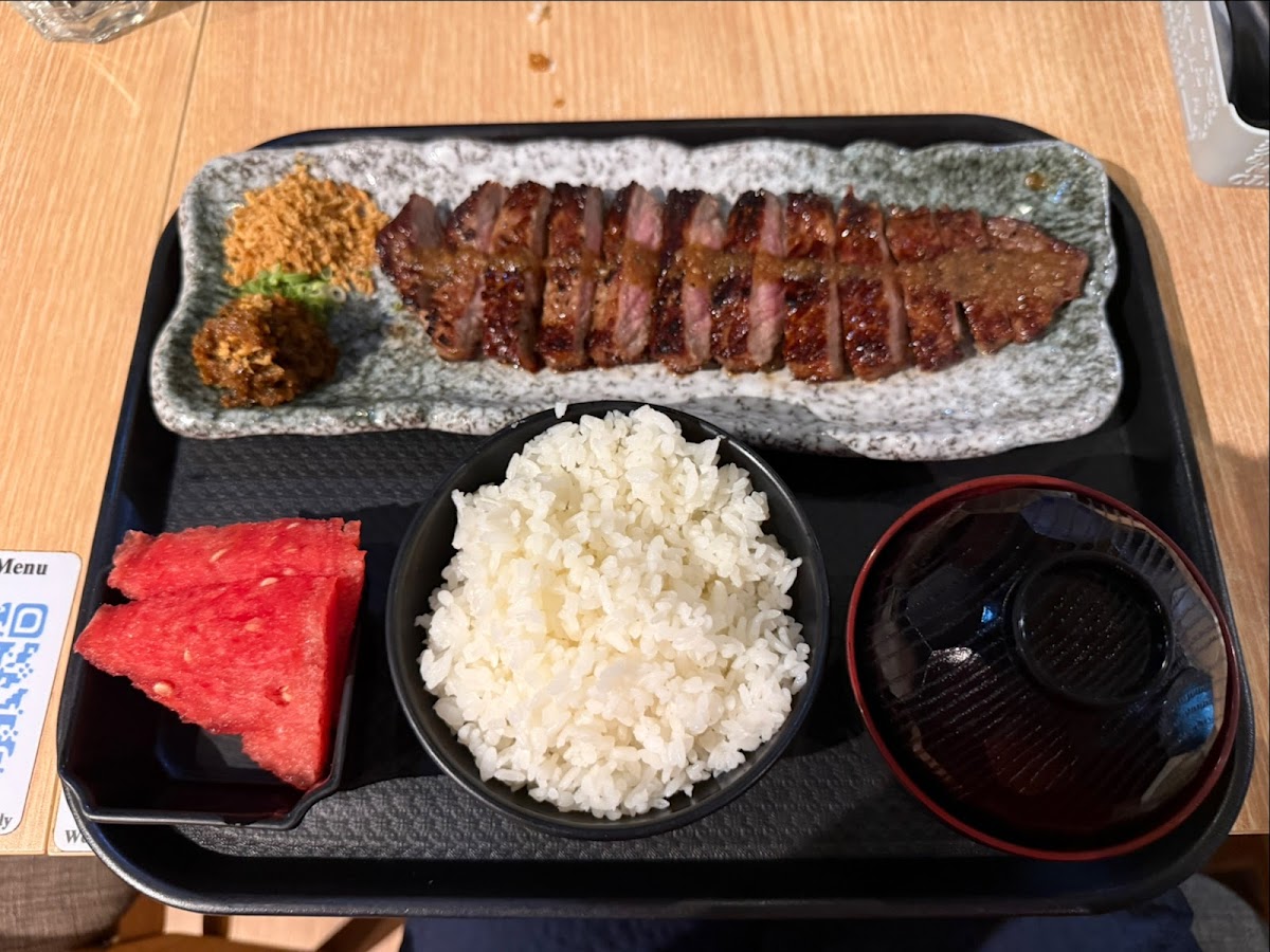 peace-japanese-cuisine-cbd atmosphere