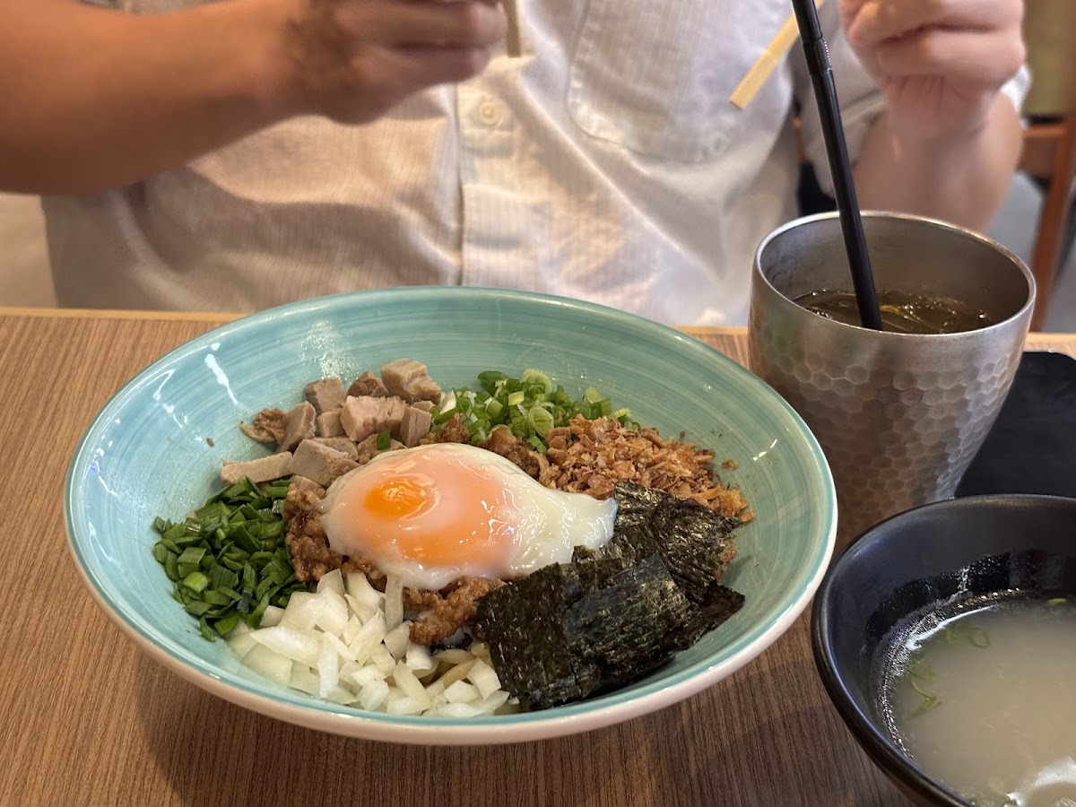 Ramen Hitoyoshi free-flow bean sprouts station