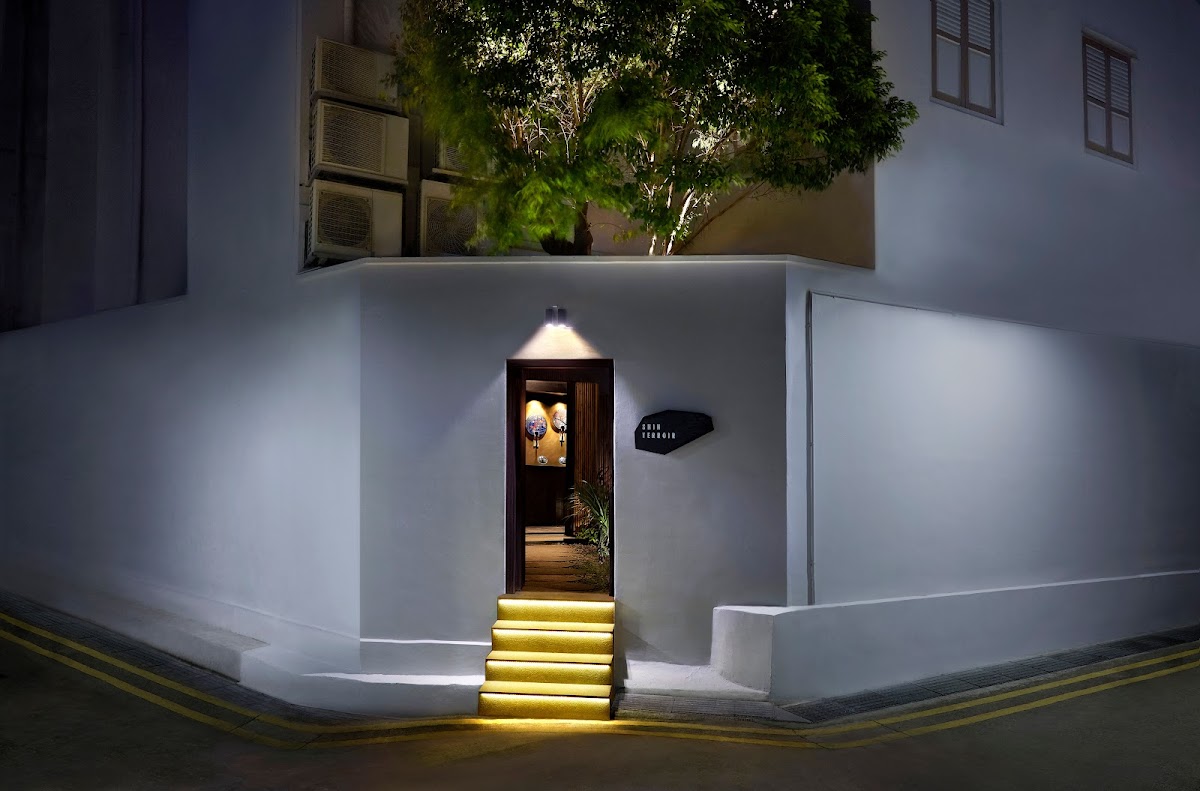 Shin Terroir dining atmosphere