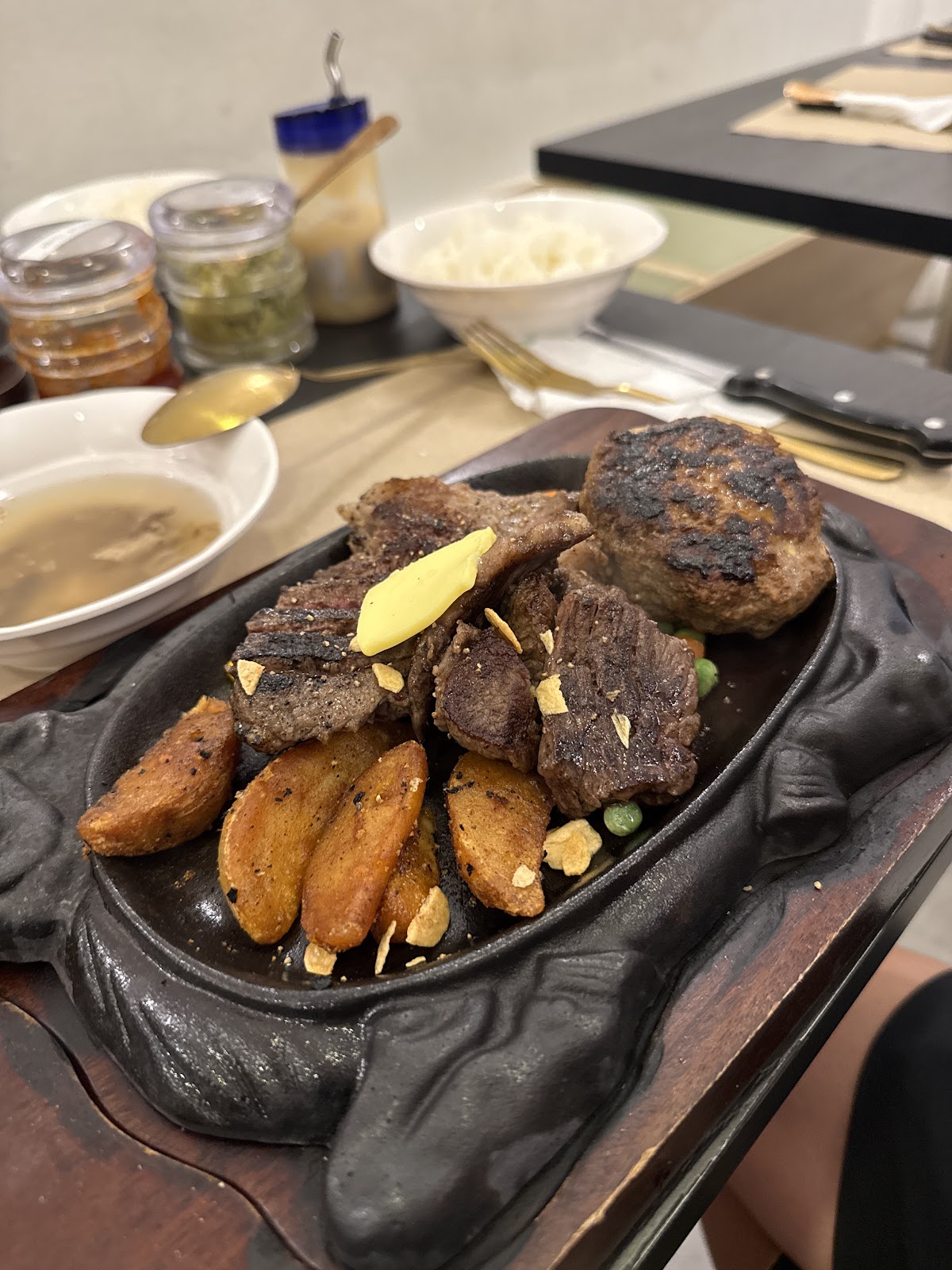 Steak Sudaku dining atmosphere