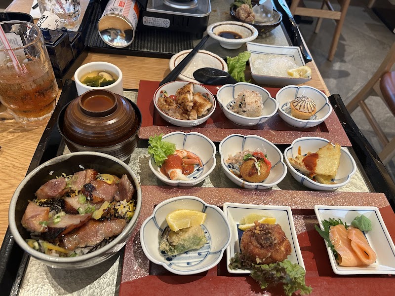 Unagi and Hotate kamameshi close-up