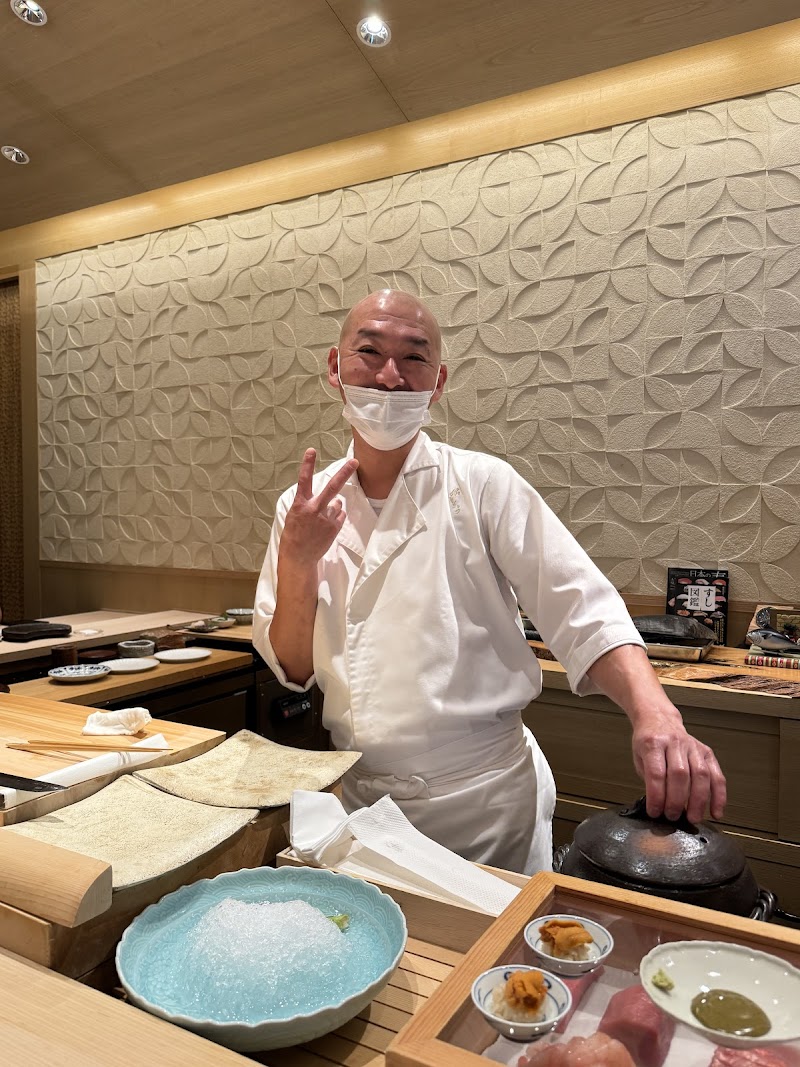 Leaf motif wall carving