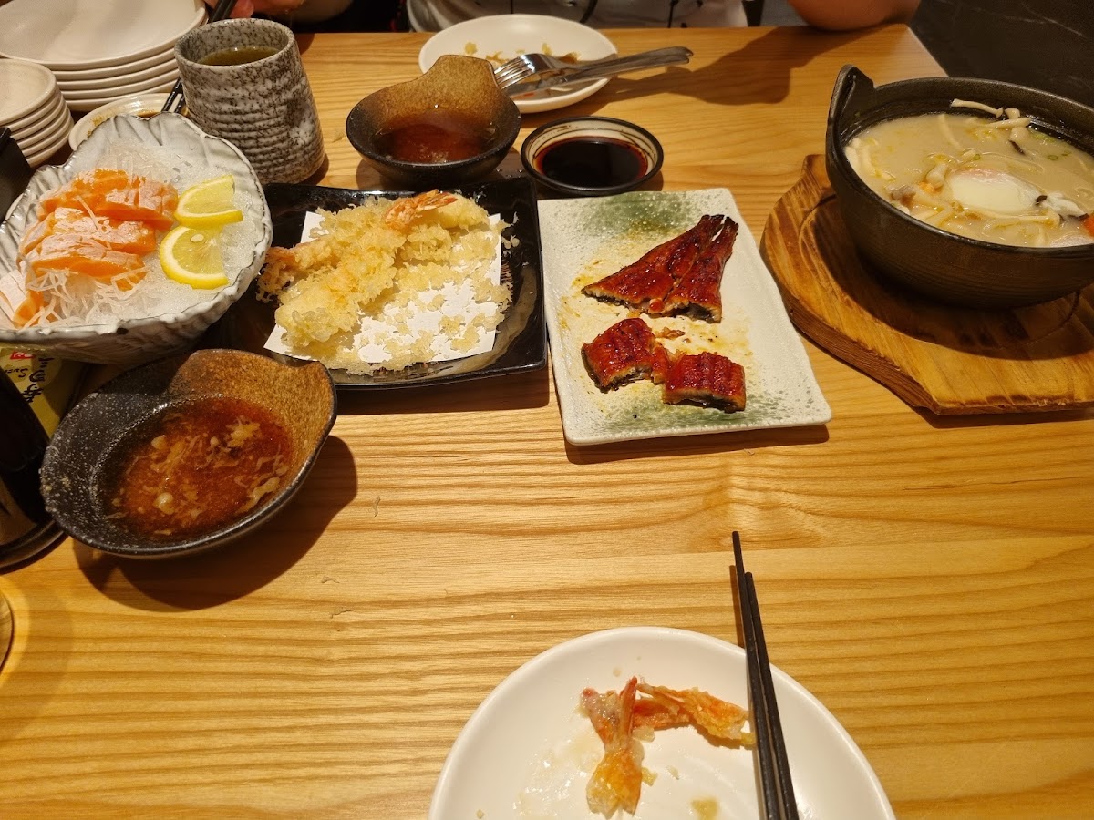 Sushi Zanmai restaurant interior