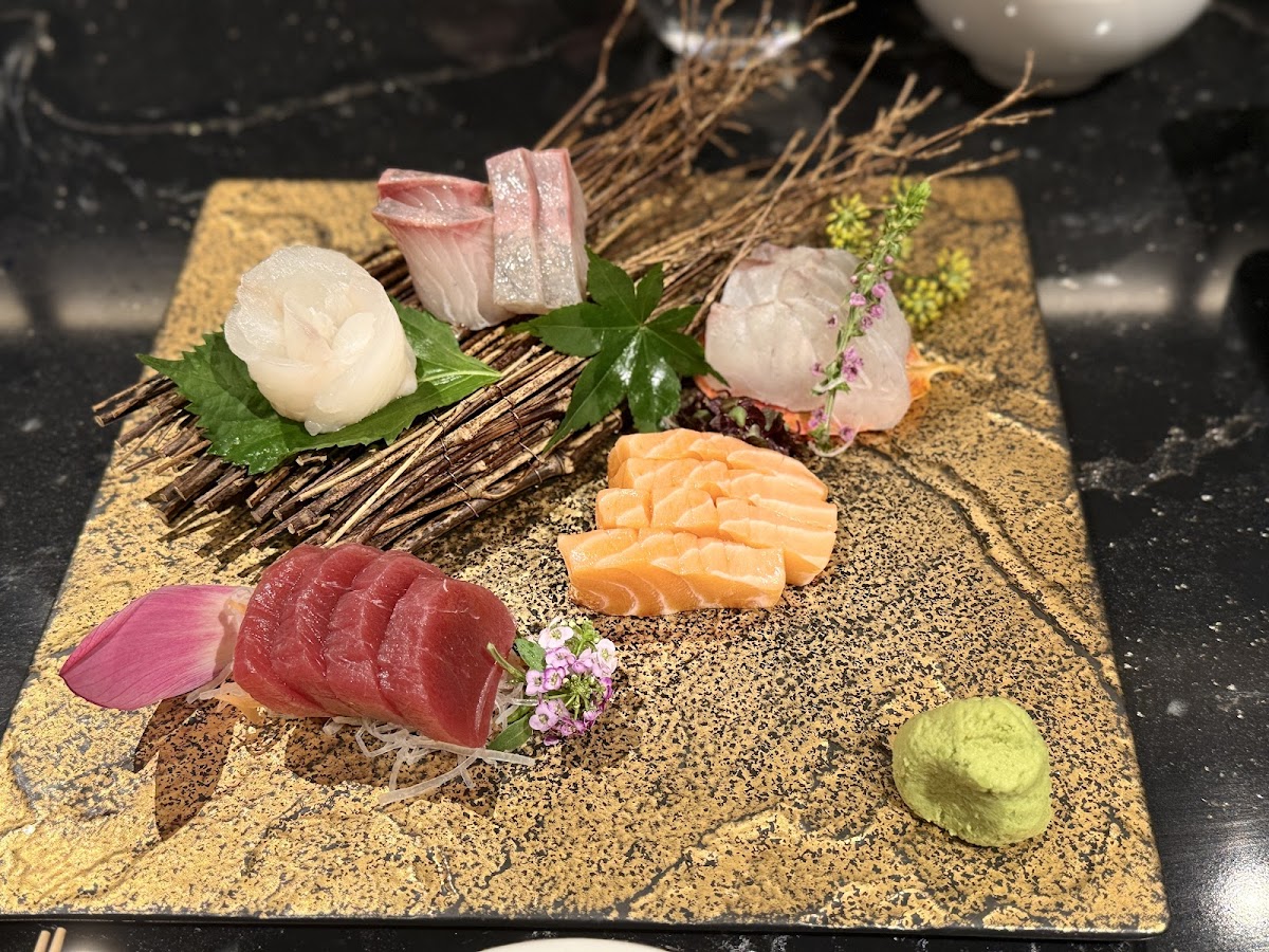 Syun wagyu sukiyaki with sea urchin