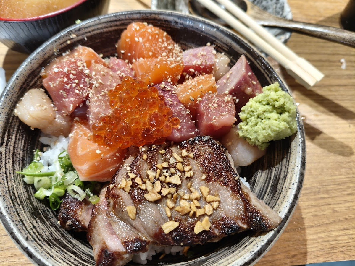 Teppei Japanese Restaurant dining atmosphere