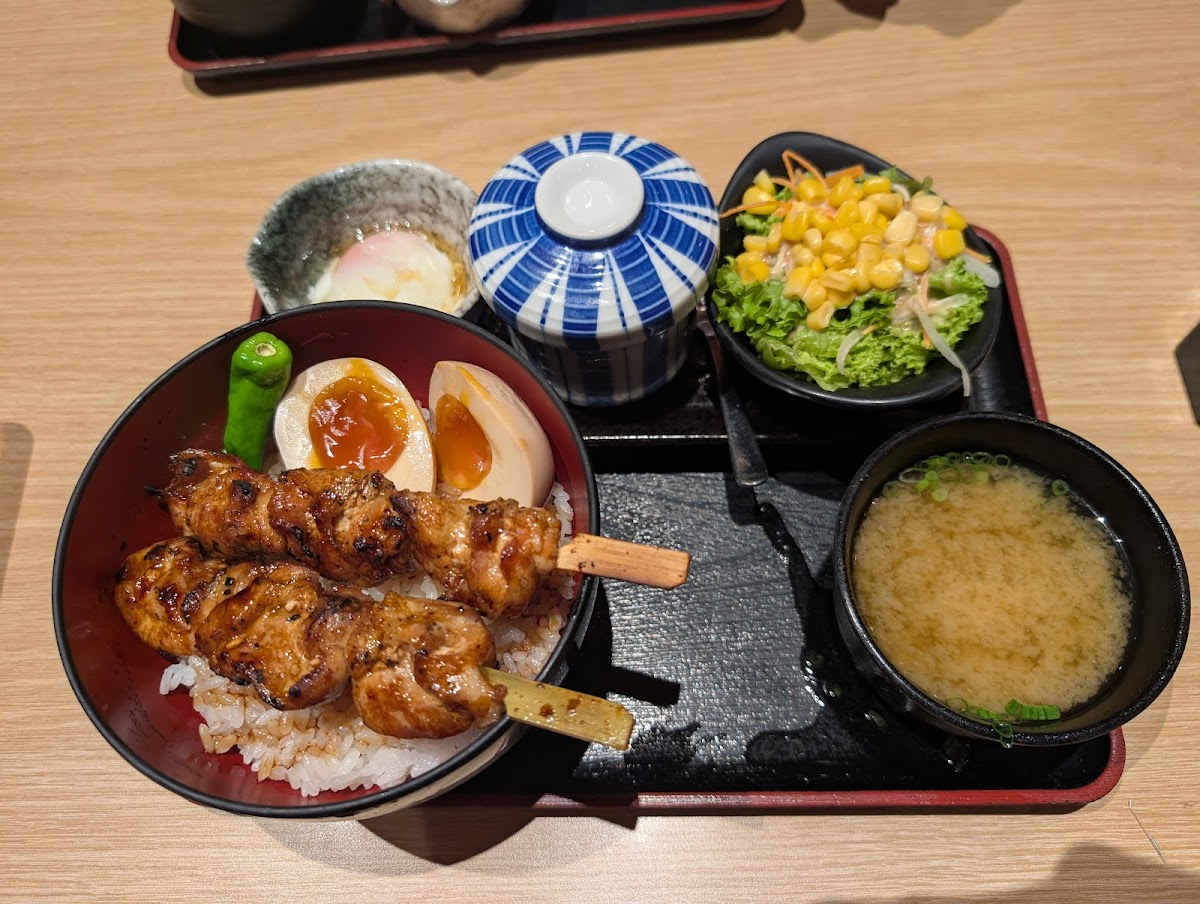 Unatoto dining atmosphere