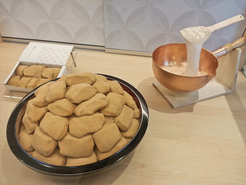 Warabimochi 5-piece box with kinako and kuromitsu