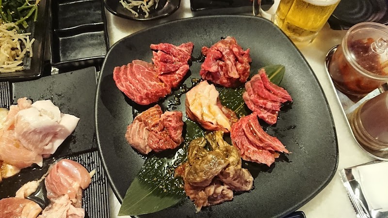 A4 Wagyu slices on charcoal grill at Yakiniku-Oh Cuppage Plaza